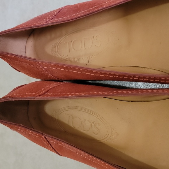 TOD'S pointed toe flat. Orange leather flat gently worn. Size 8. - Picture 6 of 10